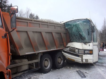 Авария с участием автобуса «Кизел-Пермь»